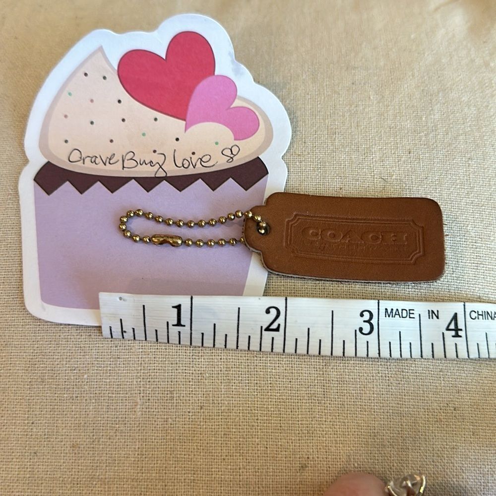 Vintage Coach British Tan leather hangtag with OG “BALL CHAIN” stamped chain. - Picture 8 of 9